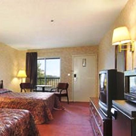 Super 8 By Wyndham Decatur Priceville Esterno foto