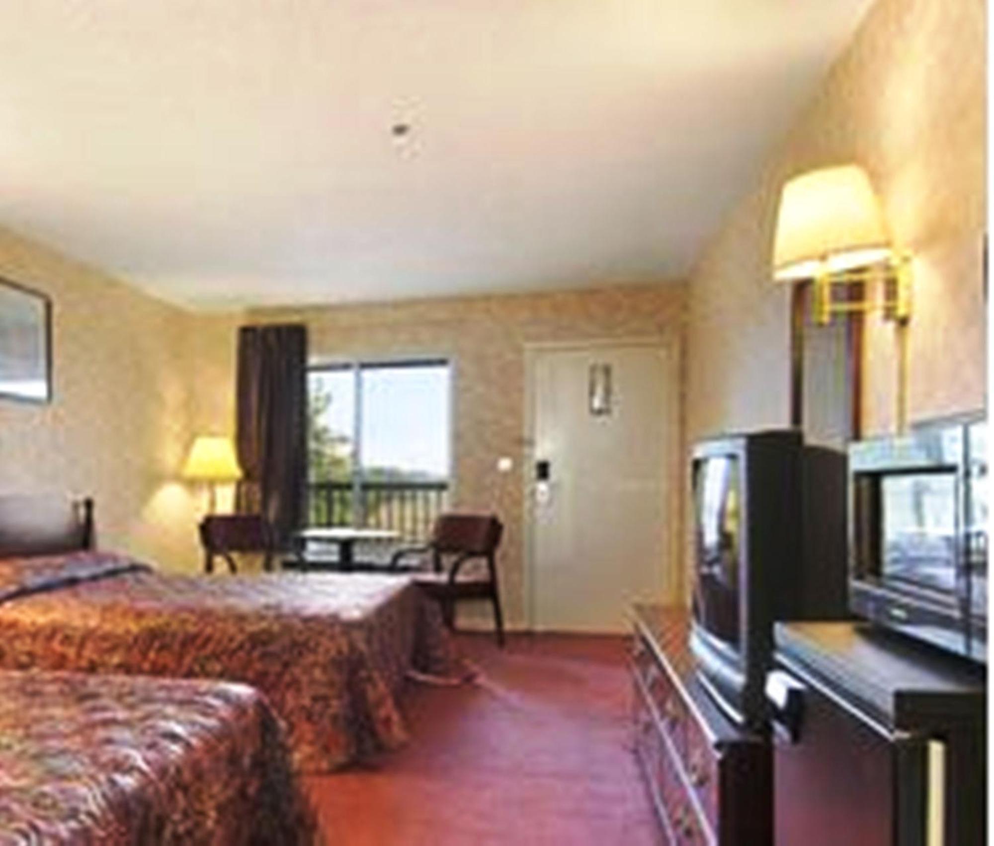 Super 8 By Wyndham Decatur Priceville Esterno foto